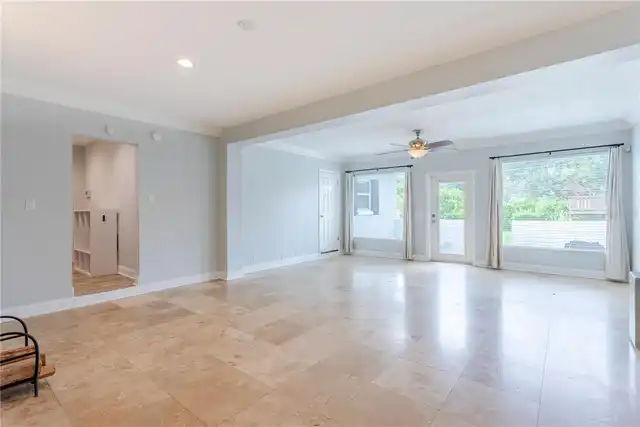 Listing Photo 12