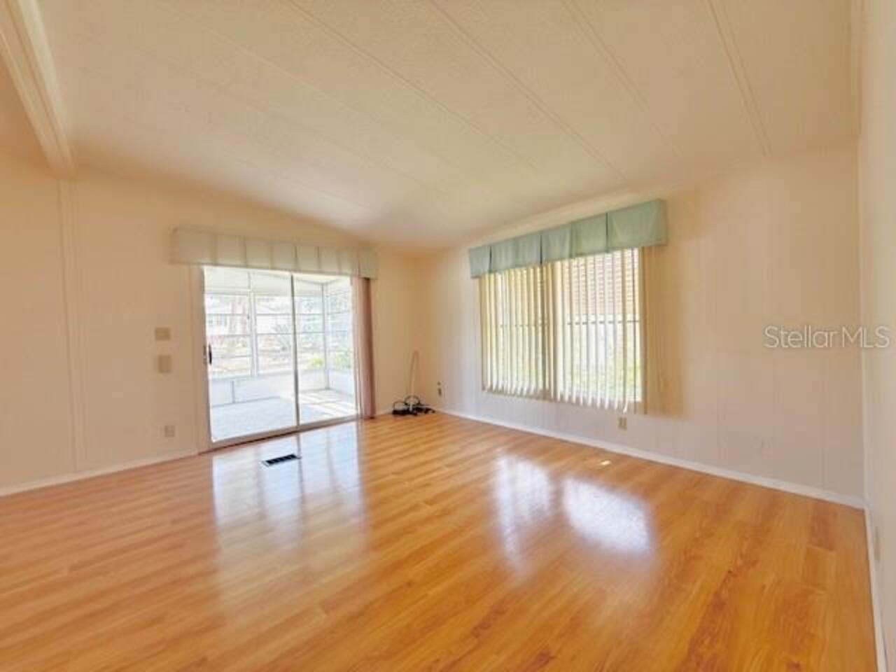 Listing Photo 9