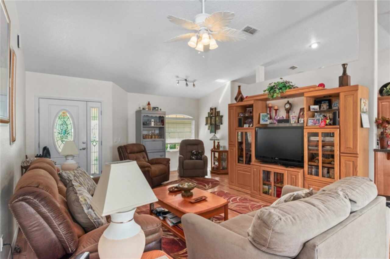Listing Photo 11