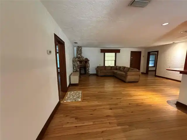 Listing Photo 14