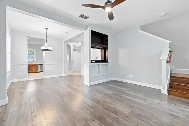 Listing Photo 12