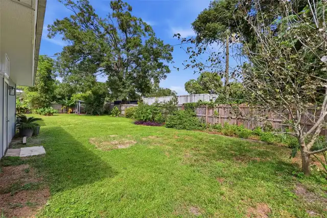 Listing Photo 11