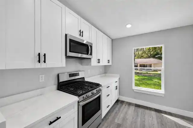 Listing Photo 10