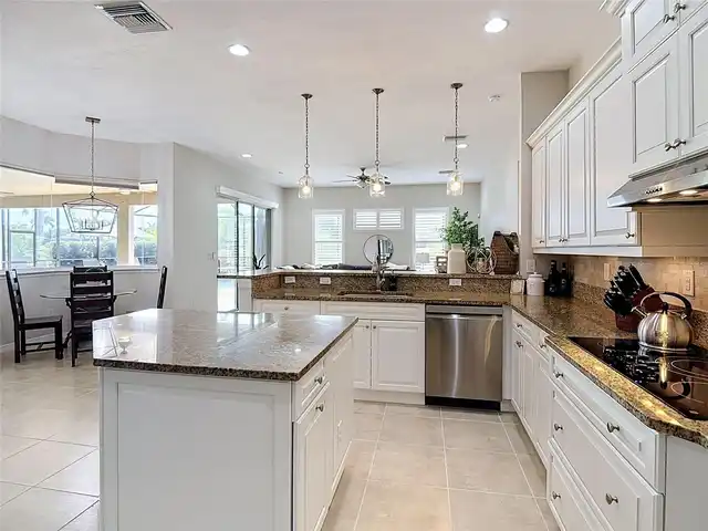 Listing Photo 9