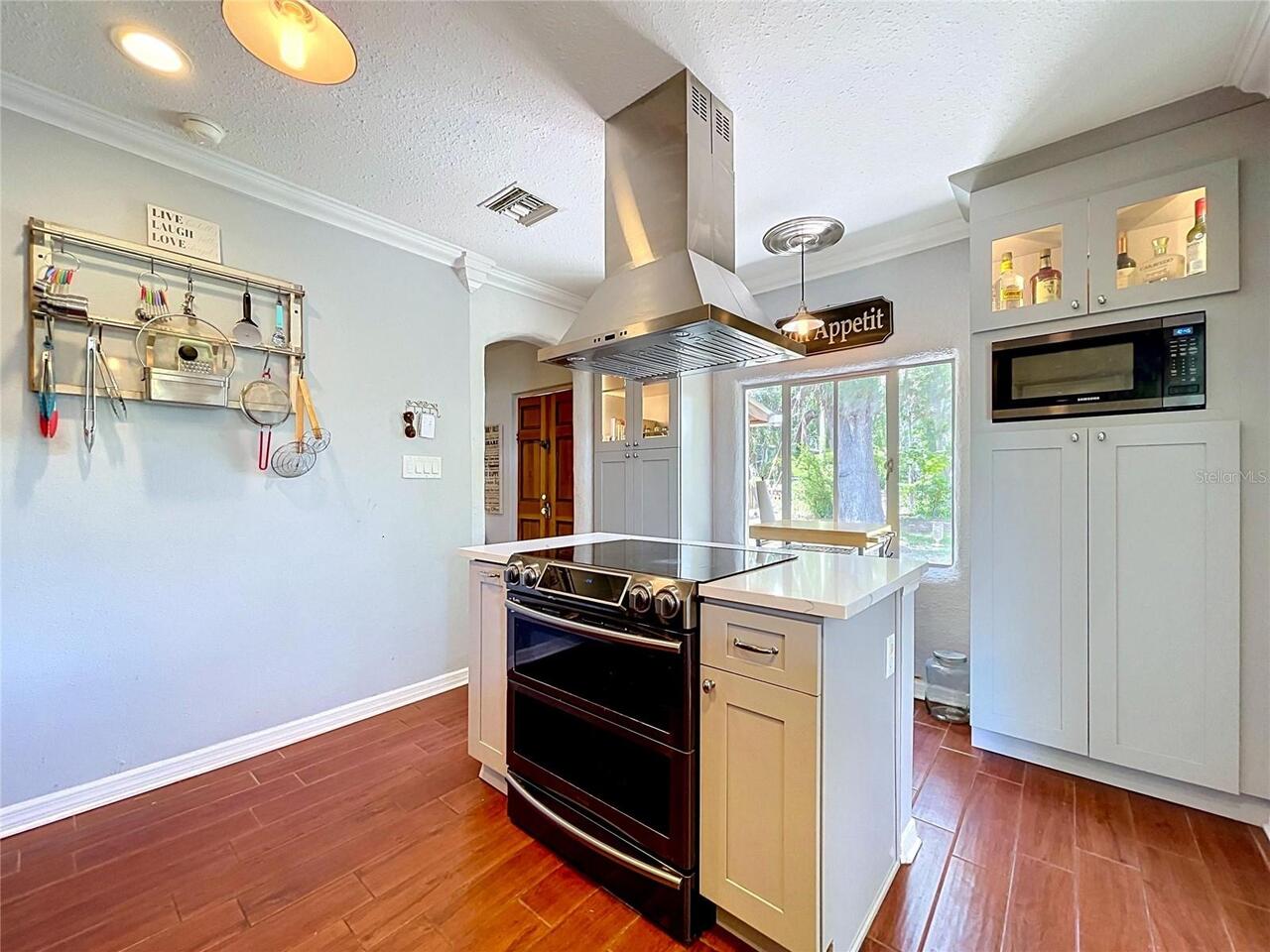 Listing Photo 12