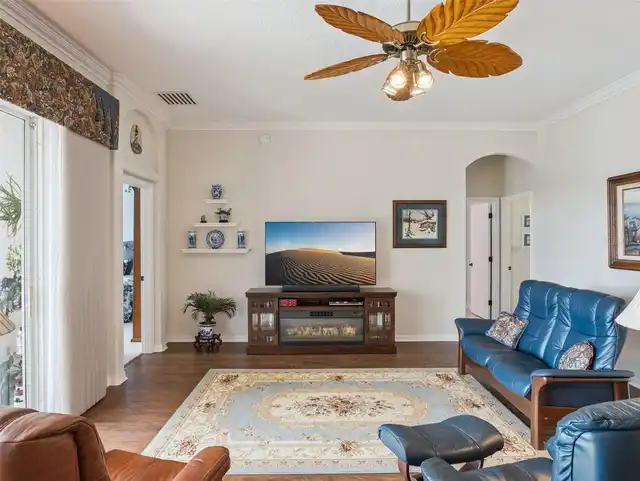 Listing Photo 14
