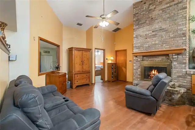 Listing Photo 8