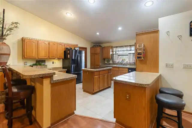 Listing Photo 11