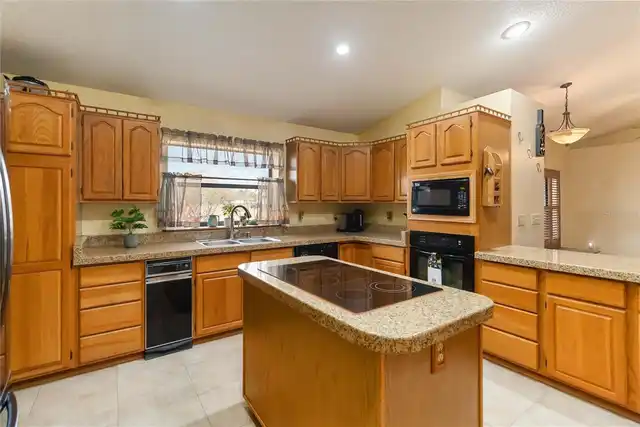 Listing Photo 14