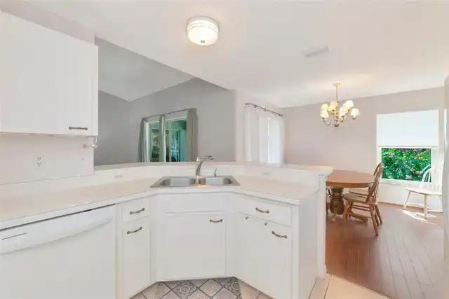 Listing Photo 14