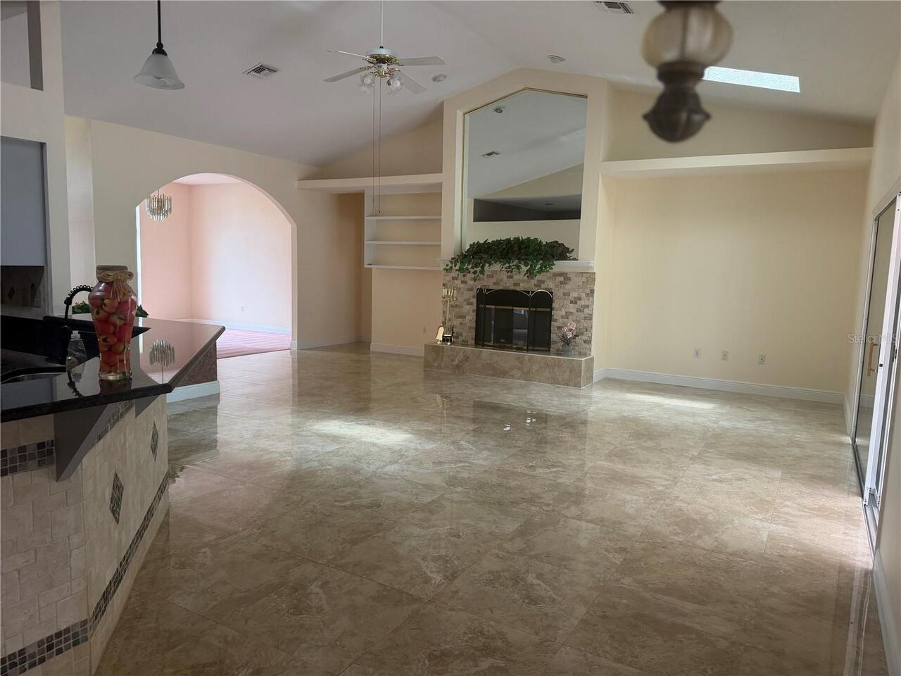 Listing Photo 12