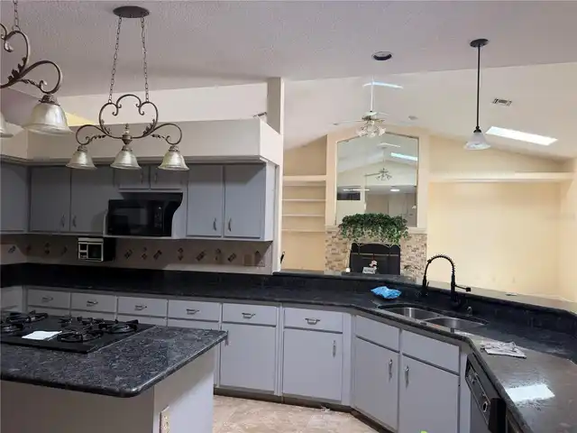 Listing Photo 11