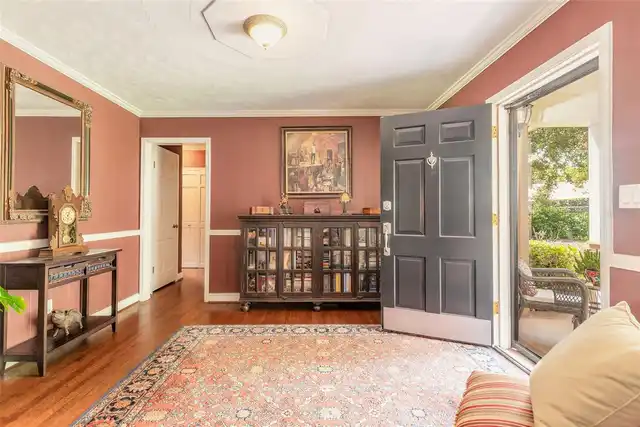Listing Photo 11