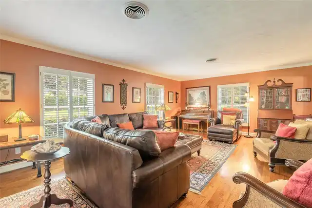 Listing Photo 12