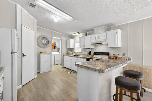 Listing Photo 16