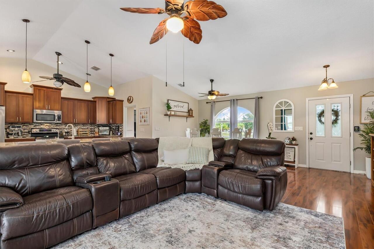 Listing Photo 12