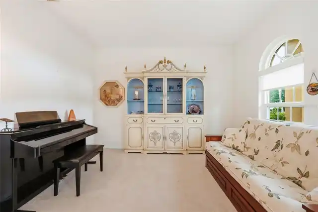 Listing Photo 11