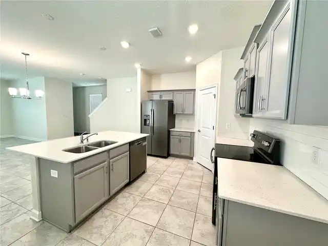 Listing Photo 10