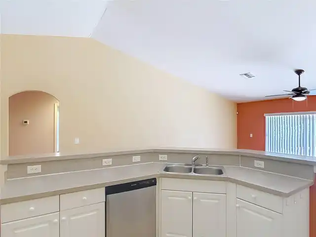 Listing Photo 12