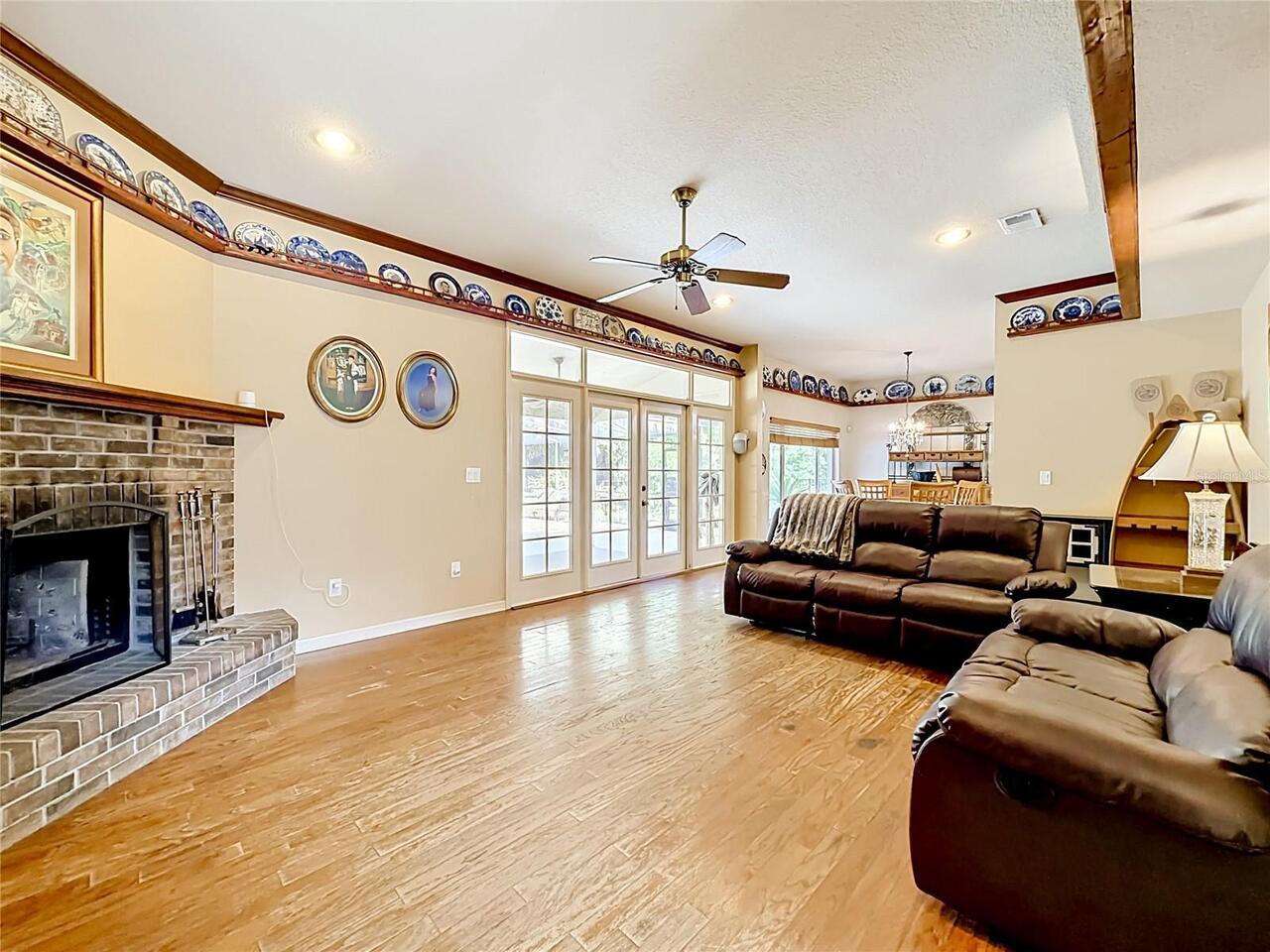 Listing Photo 10