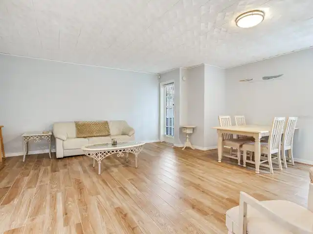 Listing Photo 8