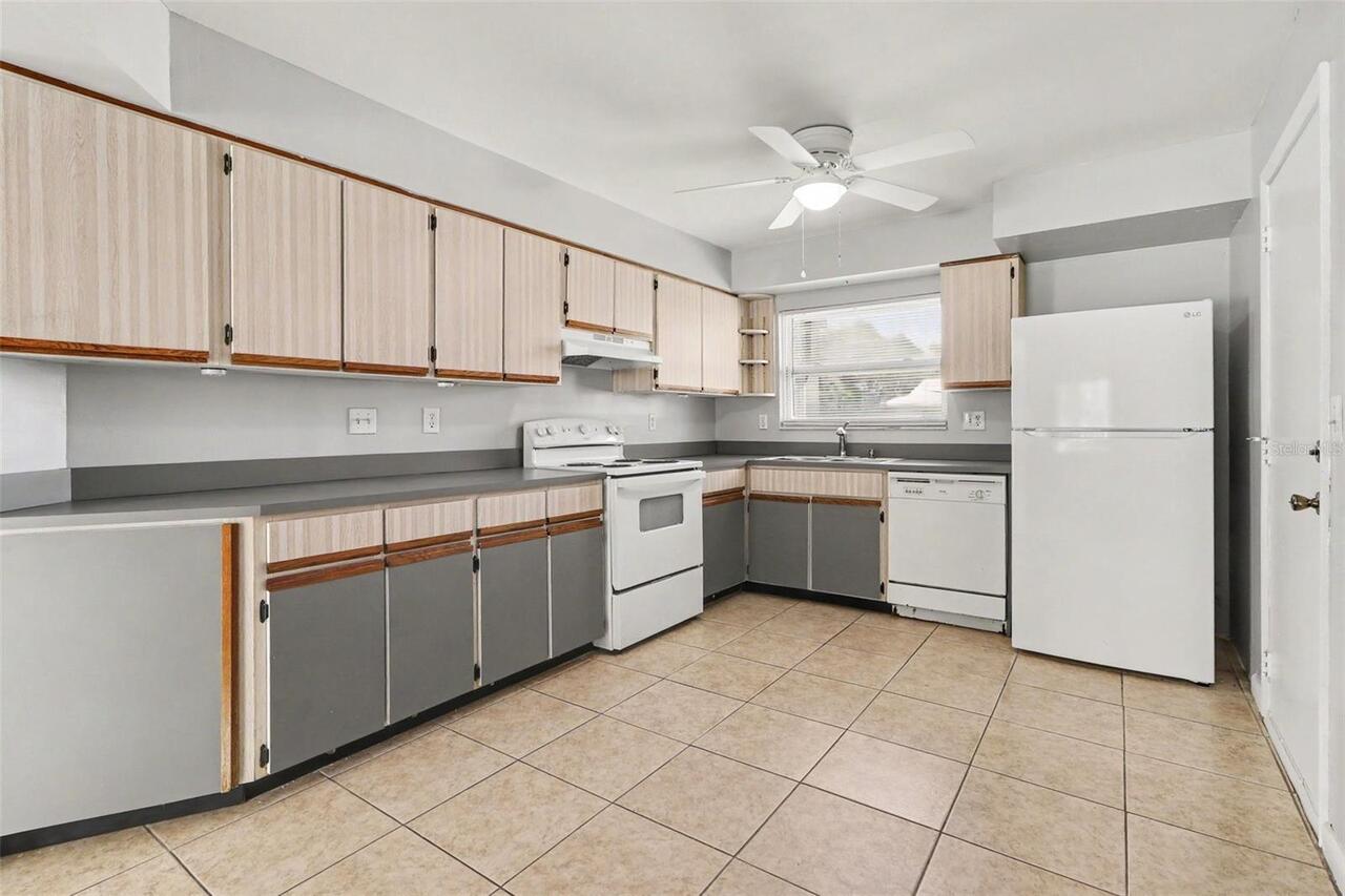 Listing Photo 12