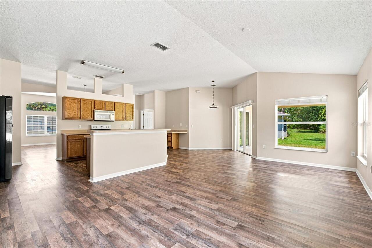 Listing Photo 12