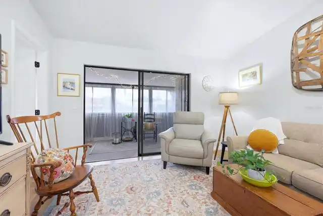 Listing Photo 9