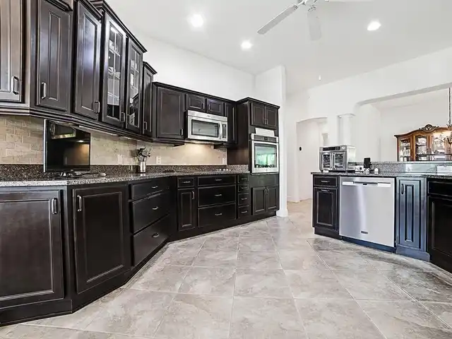Listing Photo 10