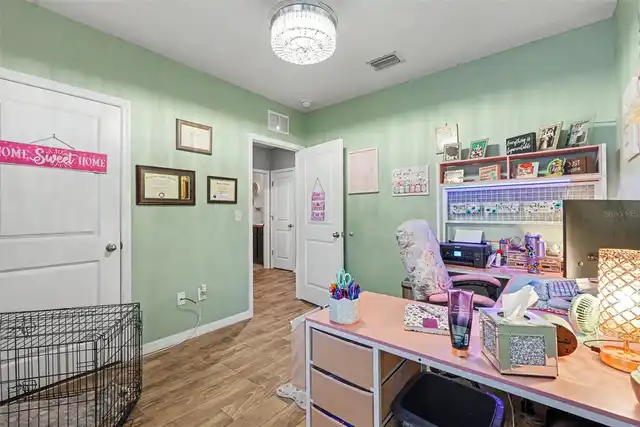Listing Photo 17