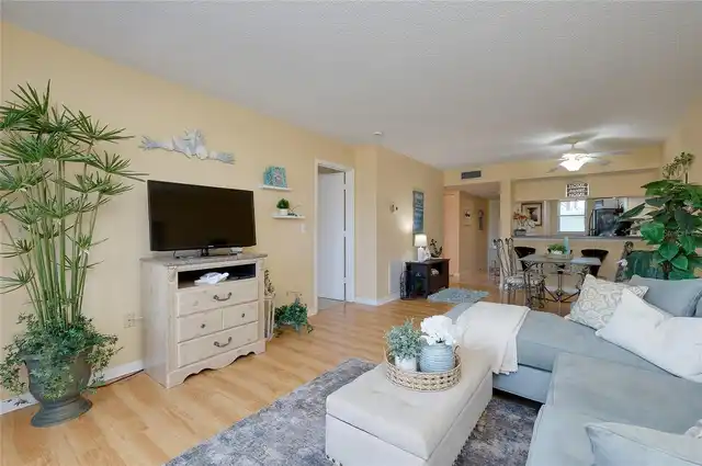 Listing Photo 28