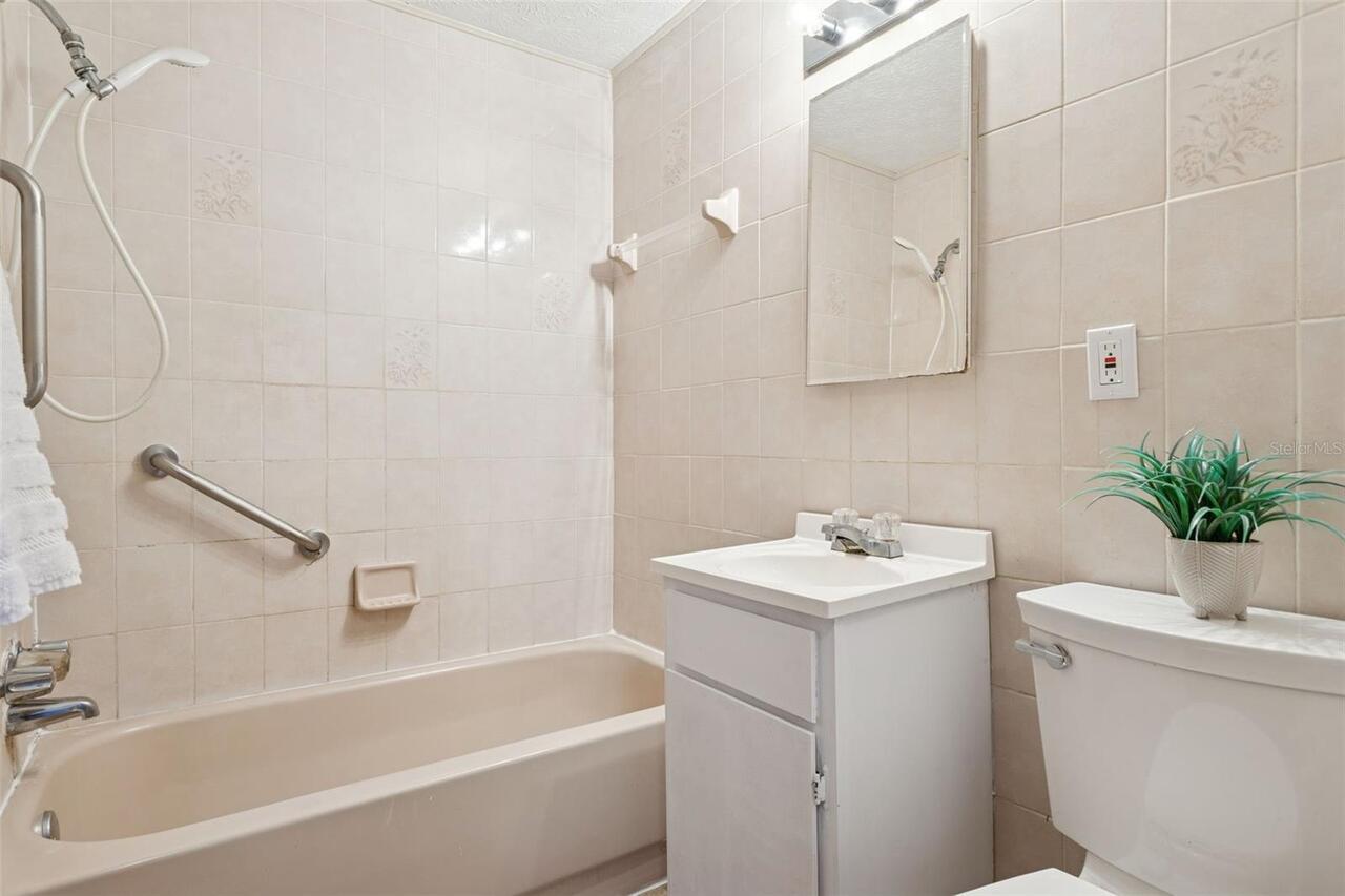 Listing Photo 11