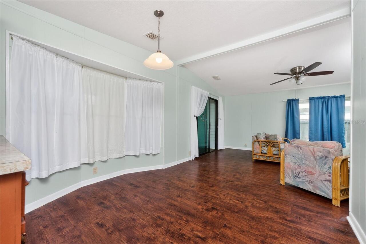 Listing Photo 8