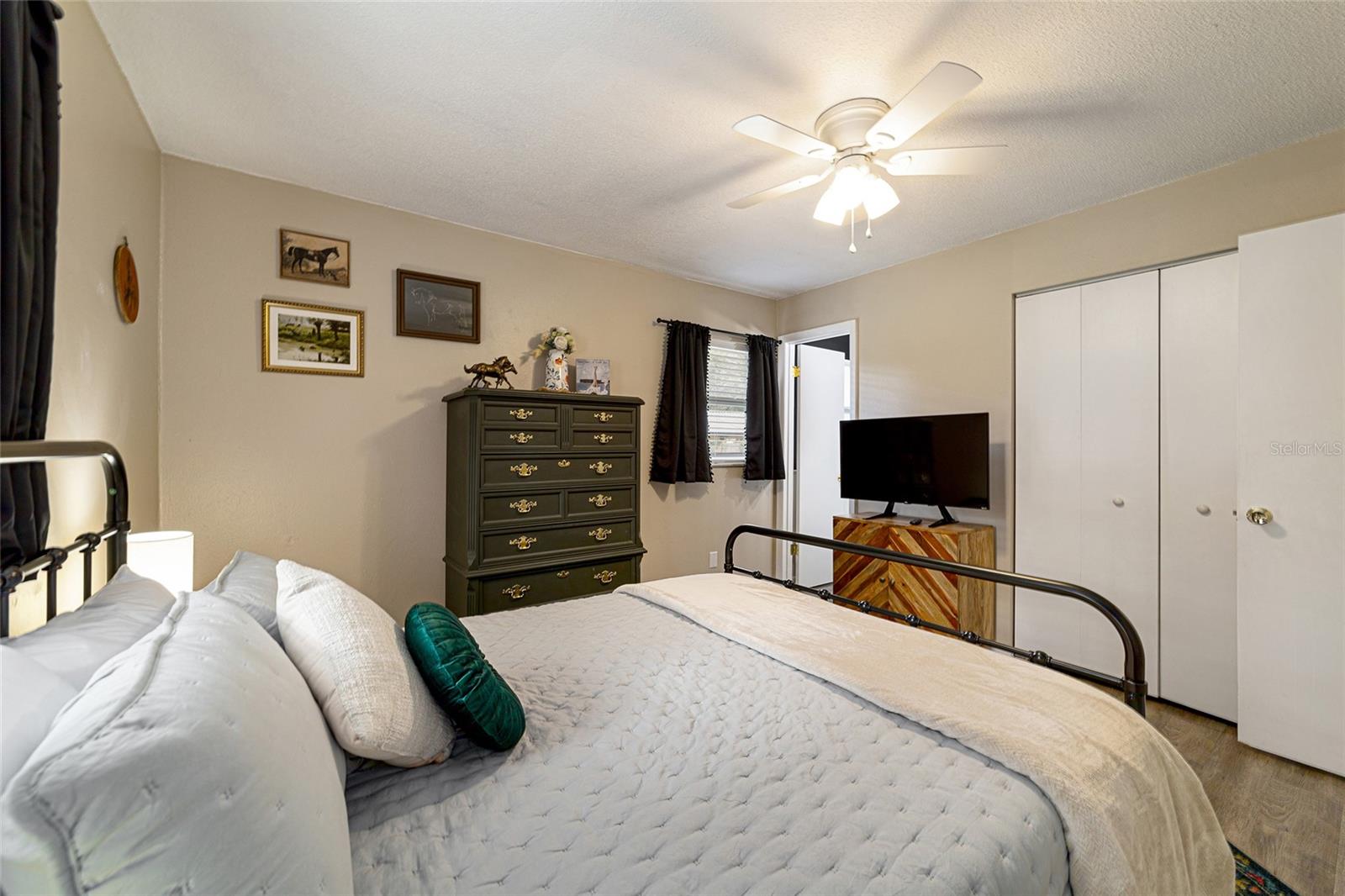 Listing Photo 11