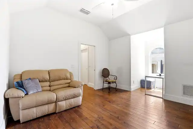 Listing Photo 32