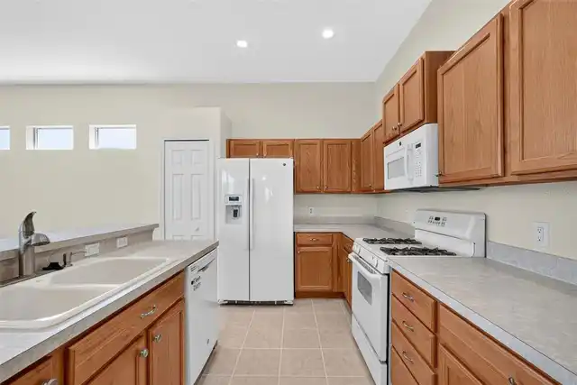 Listing Photo 9