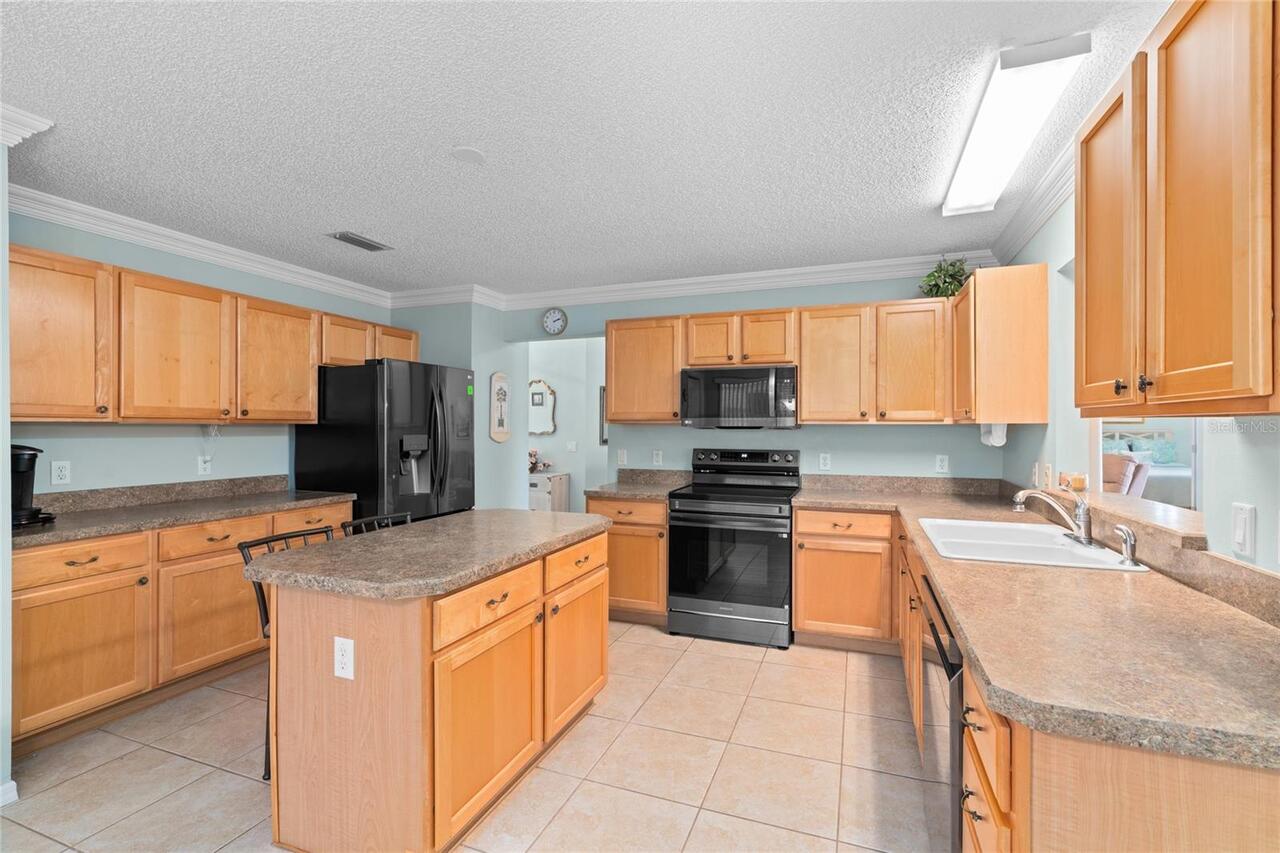 Listing Photo 12