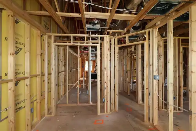 Listing Photo 9