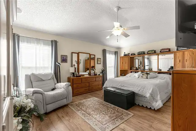 Listing Photo 9