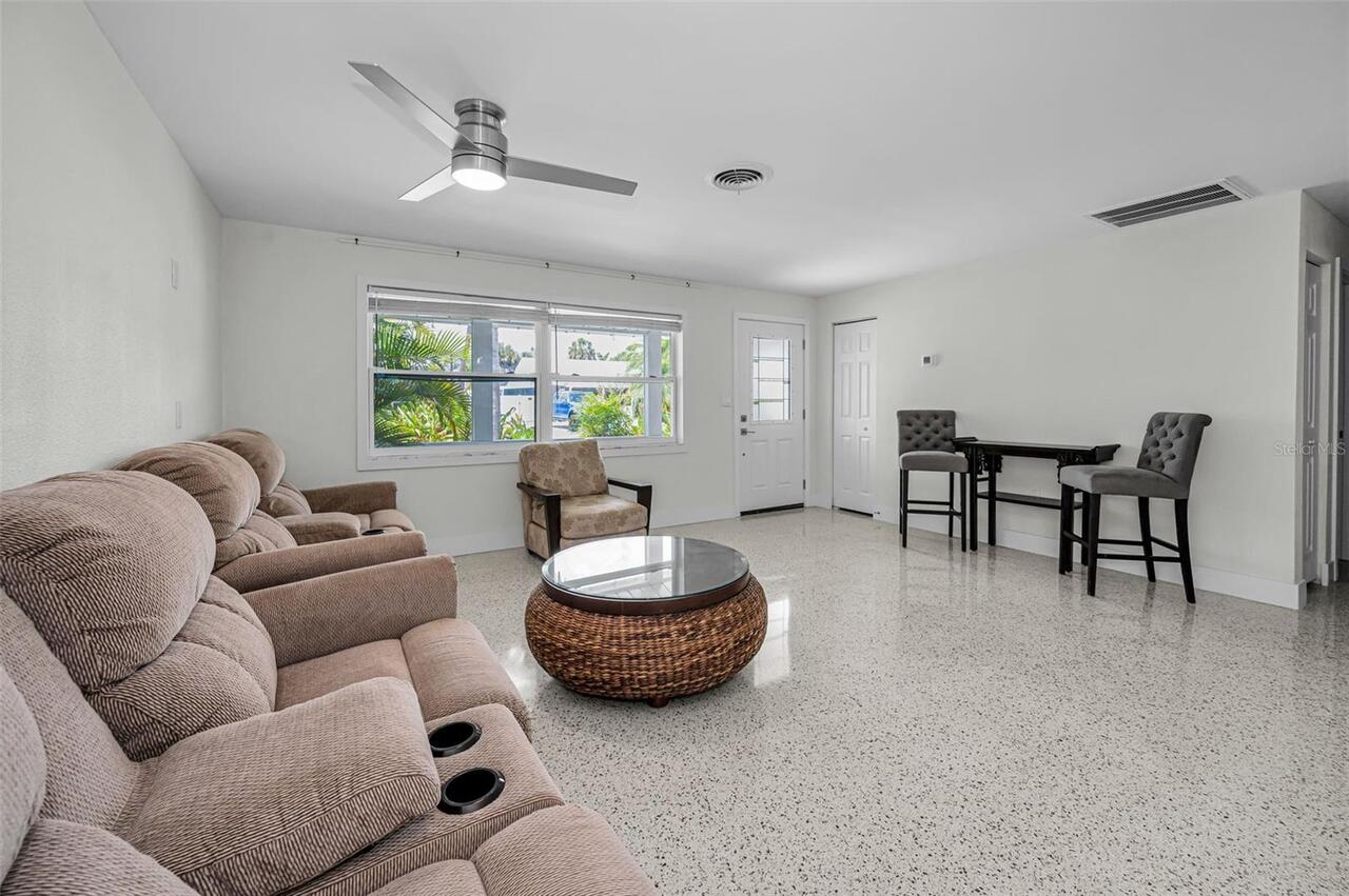 Listing Photo 8