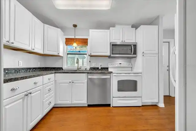 Listing Photo 16