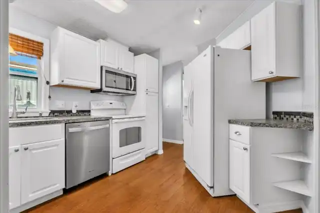 Listing Photo 17