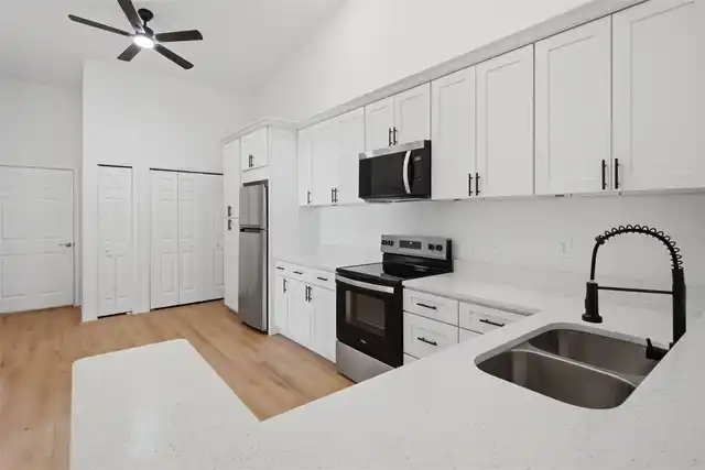 Listing Photo 11