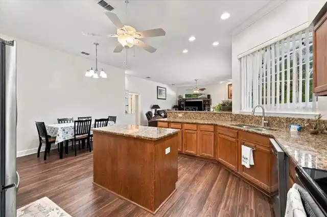 Listing Photo 10