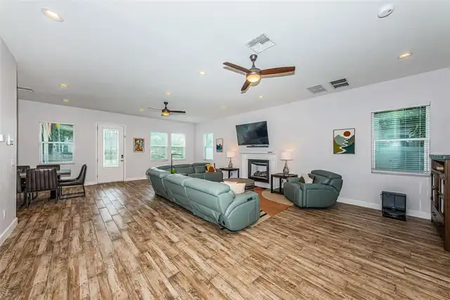 Listing Photo 9
