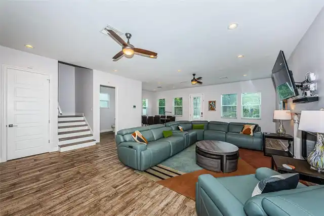 Listing Photo 10