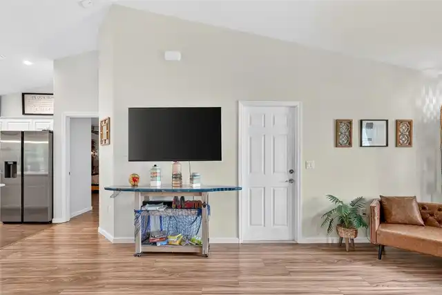 Listing Photo 8