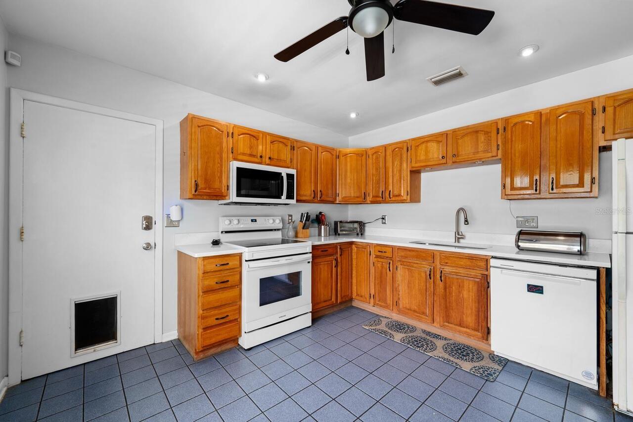 Listing Photo 11