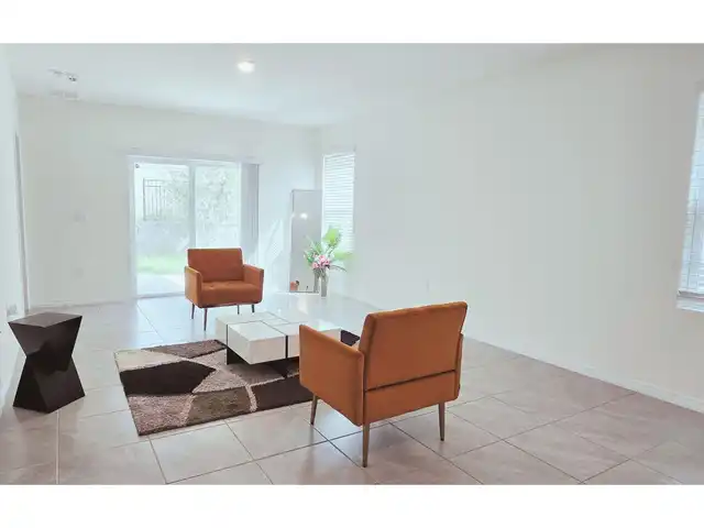 Listing Photo 12