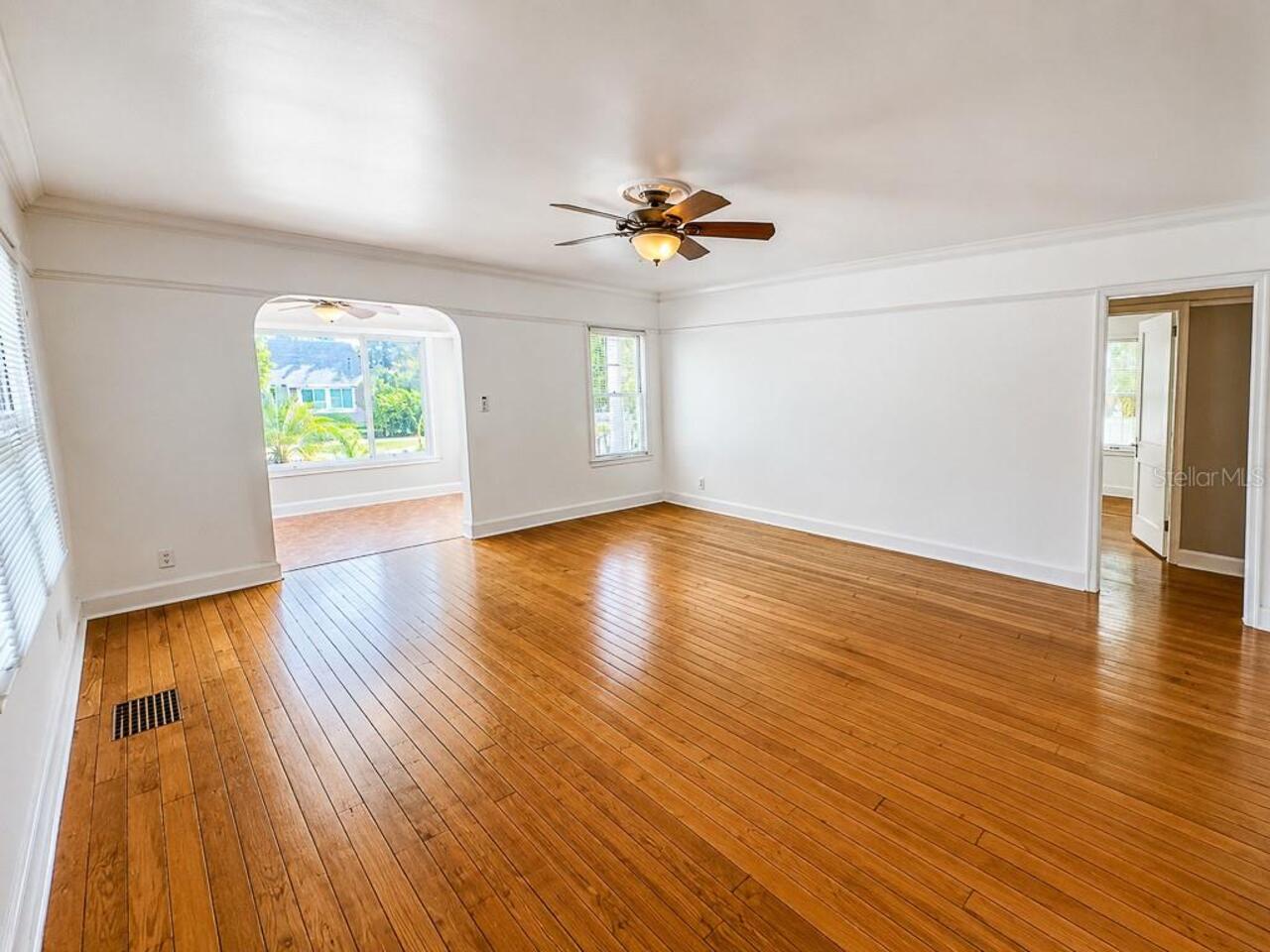 Listing Photo 11